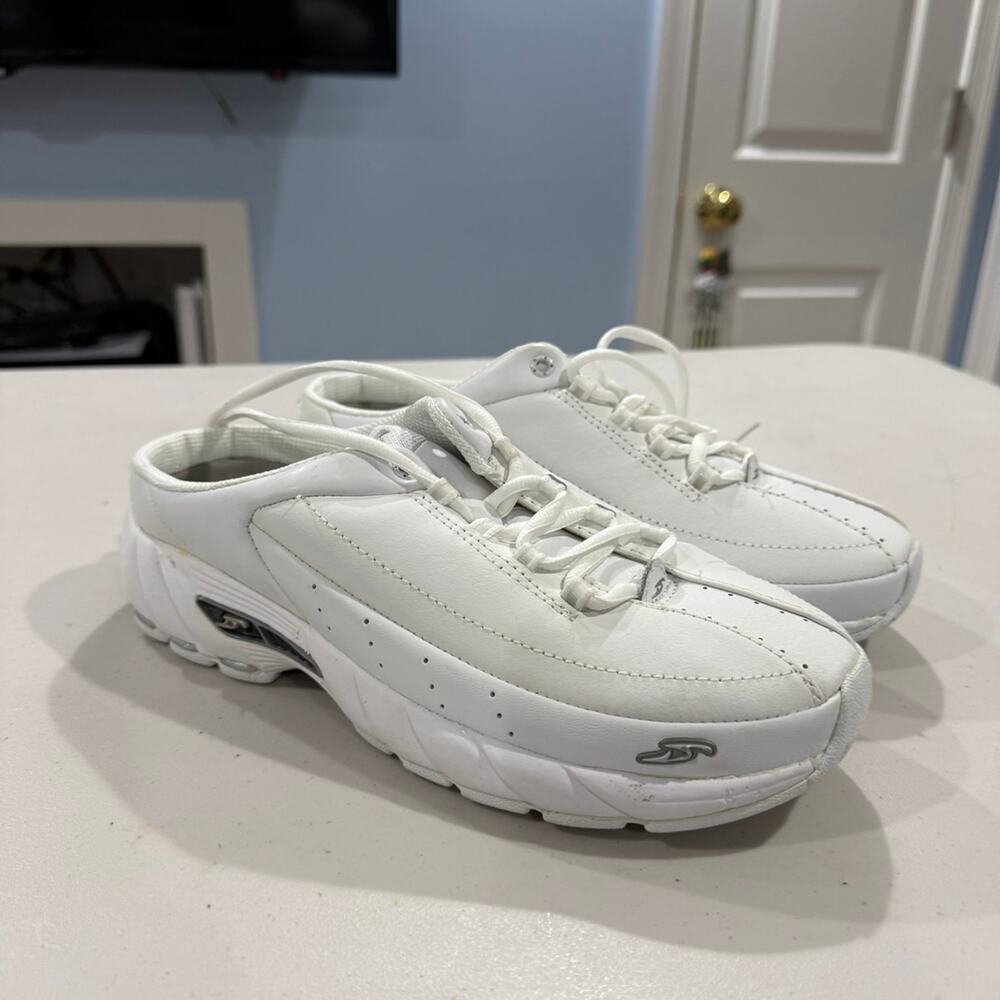 Skechers